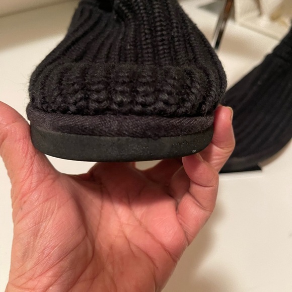 Uggs knitted boots soft and easy to put it on - Picture 10 of 15